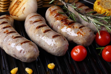 Grilled sausages with vegetables