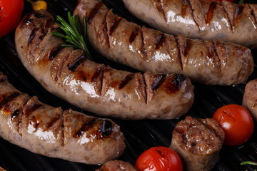 Grilled sausages with vegetables