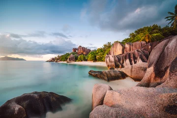 Crédence de cuisine en verre imprimé Anse Source D'Agent, île de La Digue, Seychelles Sunset at La Digue Anse famous beach Source d'Argent, Seychelles