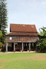 Fototapeta na wymiar The old wooden house in the Northern Thai countryside.