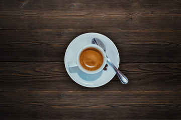 Deliciosa taza de espresso artesanal en un restaurante italiano
