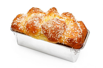 Brioche sucre dans son moule en aluminium