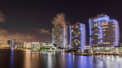 Fototapeta na wymiar The Miami Beach Skyline panorama at night in Florida