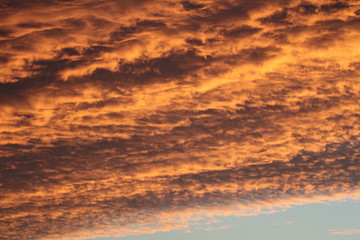 por do sol com nuvens