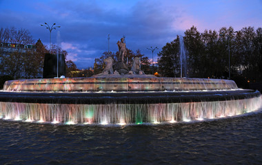 fuente de neptuno iluminada madrid noche 4M0A0483-as20