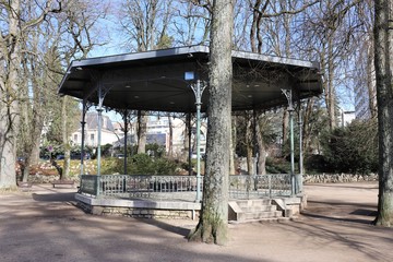 Gloriette ou kiosque dans le Parc Micaud à Besançon, ville de Besançon - Franche Comté -...