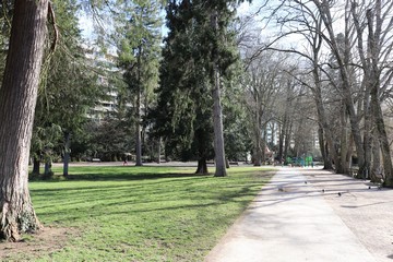 Le parc Micaud - parc public et grand espace de verdure à Besançon, ville de Besançon -...