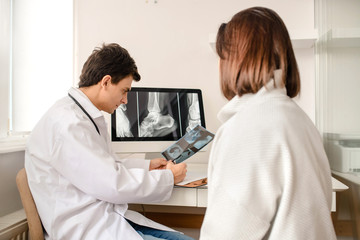 Young man doctor explain to the woman patient