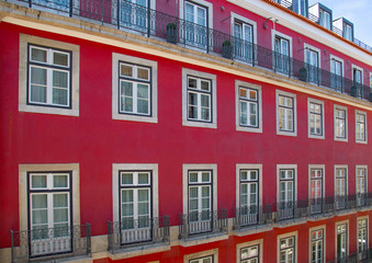 Obraz premium Typical Portuguese architecture and colorful buildings of Lisbon historic city center
