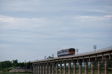 Obraz premium The old town was abandoned after being flooded at a dam in the central region of Thailand.