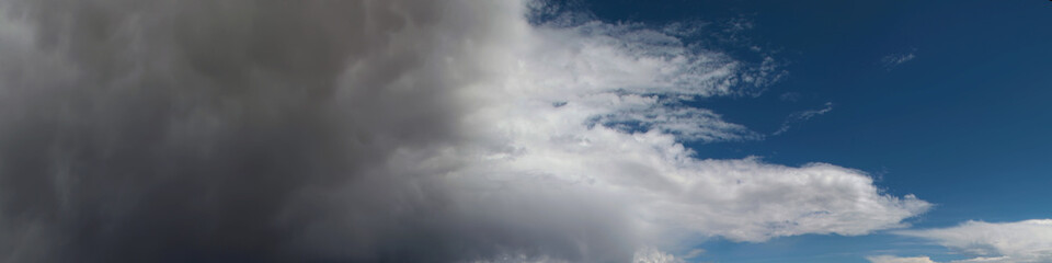 Fototapeta na wymiar A thundercloud is approaching, panoramic image