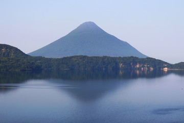 池田湖と開聞岳