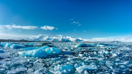 アイスランド　ヴァトナヨークトル氷河からの流氷