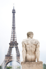 Fototapeta na wymiar Statue of man with Eiffel tower and the fountain in Paris, France