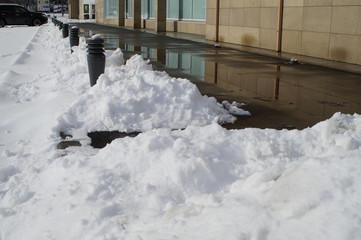 snow, snow removal, trees in the snow, winter in the city, streets in the snow, public utilities, lights in the snow, winter day