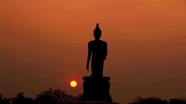 Time lapse sunset and evening light behind the Buddha image