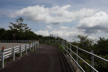 Fototapeta premium 高原の道と空