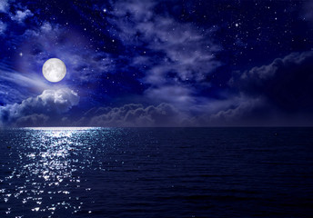 full moon over the sea - 327109843