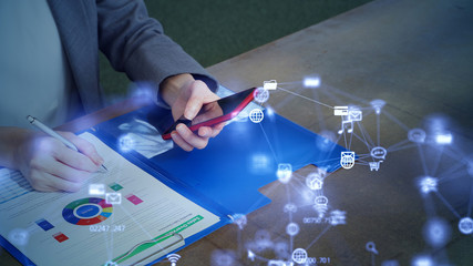 モバイルネットワーク © metamorworks