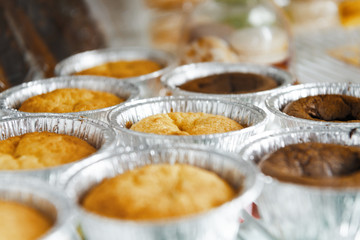 Sponge cookies in aluminum baskets.
