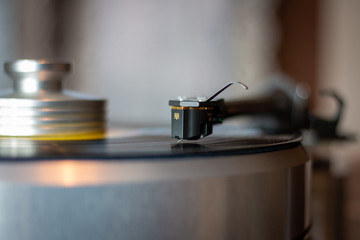 Fototapeta na wymiar Cartridge vinyl in turntable