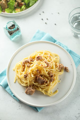 Pasta with tuna and lemon