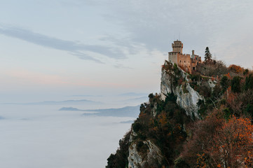 Fototapeta na wymiar Panorama sulla Fratta, la terza torre di San Marino - versione orizzontale