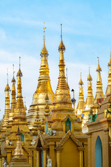 Fototapeta premium Shwedagon Paya stupas