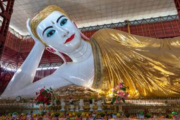 Reclining Buddha statue at Chaukhtatgyi Paya
