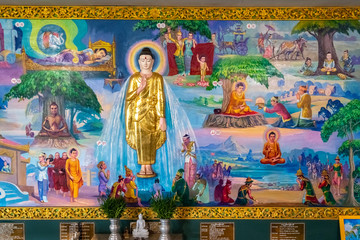 Ornate Buddhist wall shrine at Chaukhtatgyi Paya