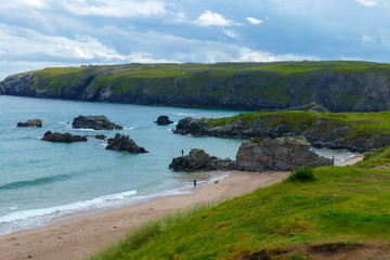 Blick über Sango Sands, Bucht mit Sandstrand und türkisfarbenem Wasser im Nordenwesten von Schottland