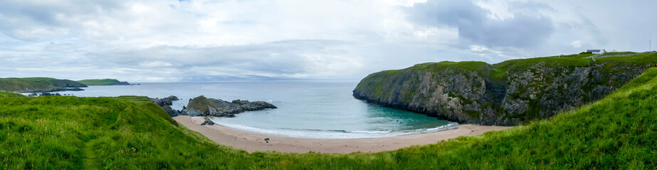 Blick über Sango Sands, Bucht mit Sandstrand und türkisfarbenem Wasser im Nordenwesten von Schottland