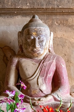 Seated Buddha statue at Dhamayan Gyi Temple