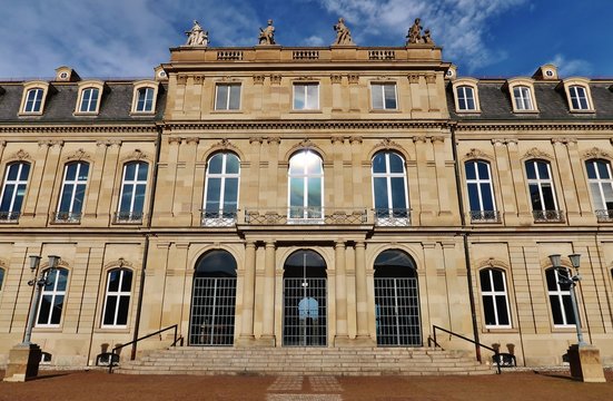 Stuttgart, Neues Schloss, Seitenfl&uuml;gel, Ehrenhof