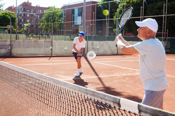 tennis players of different generations playing tennis court