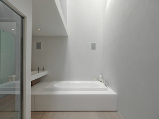Obraz na płótnie Canvas interior shots of a modern bathroom