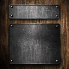 Obraz premium Silver plate on wood background
