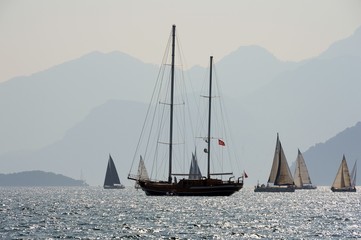 Fototapeta na wymiar Yachts in the bay near the Turkish city of Marmaris
