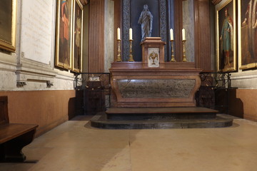 Cathédrale Saint Jean à Besançon - Intérieur de l'église - ville de Besançon - Département...