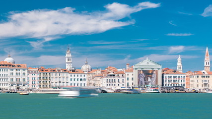 Obraz premium Venice Panorama timelapse with Doge's Palace, Santa Maria della Visitazione seen from the bell tower of the St. George