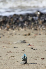 海で石とビーチグラス積みに挑戦