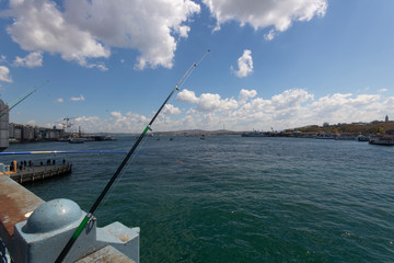 On the Galata bridge, the fishing rod tied to the fence and the Bosphorus are visible in the background. The day was taken in the wide air.