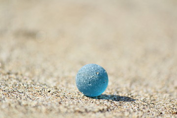砂浜で見つけたビー玉