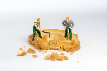 Bauarbeiter mit Keks