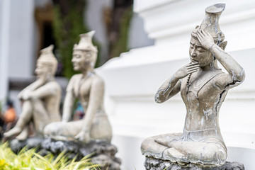 Obraz premium The Zinc alloy Statue of hermit to be bending yoga posture master Yogi meets India's exercises that use the arts to have strong health At Phra Chetuphon Wimon Mangkararam Temple Or Wat Po, Bangkok