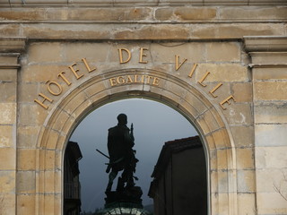 Fronton d'une mairie