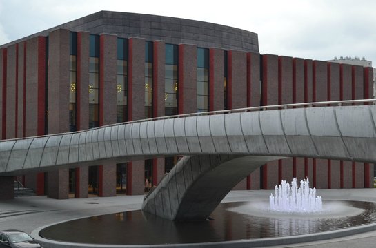 Katowice, filharmonia i kładka dla pieszych