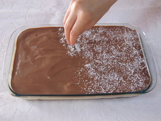 Torta-mousse de chocolate com côco.