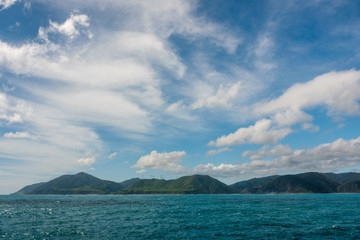 Fototapeta premium sea and blue sky at cook strait between north and south island of new zealand