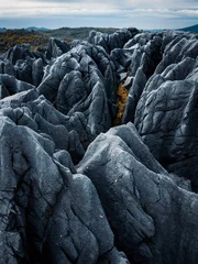 Photo sur Aluminium Blue nuit sharp rocks in a new zealand mountain landscape